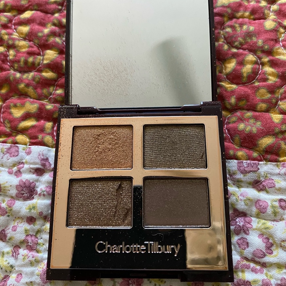 Charlotte Tillbury eyeshadow palette